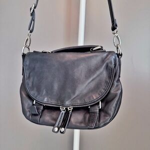 DANIER Genuine Leather Ladies Hand bag Crossbody Bag Shoulder bag in Black.